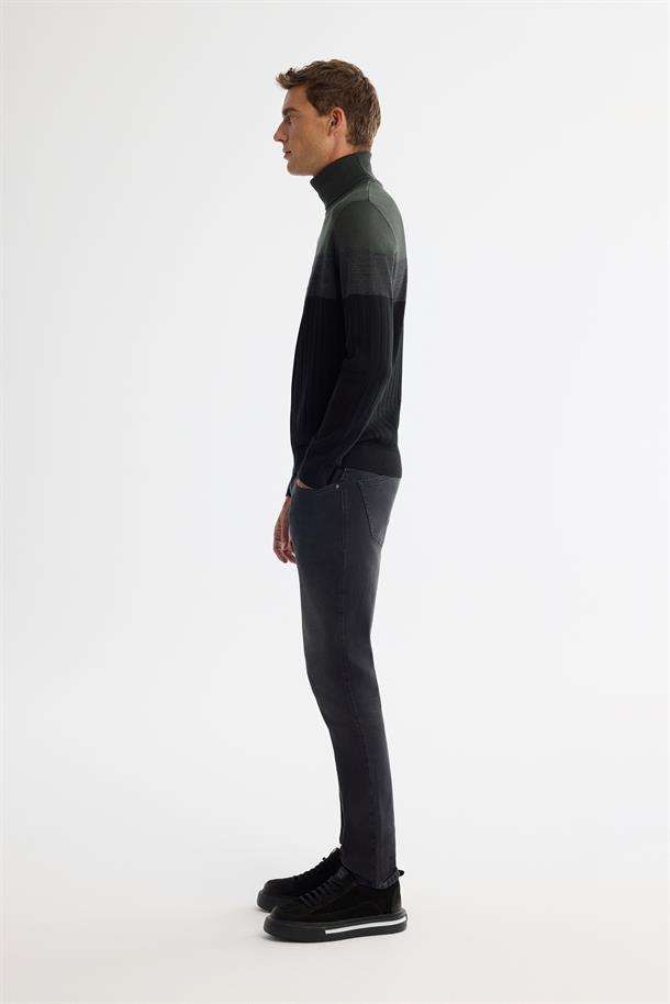 Haki Tam Balıkçı Yaka Blok Renkli Yün Karışımlı Kazak