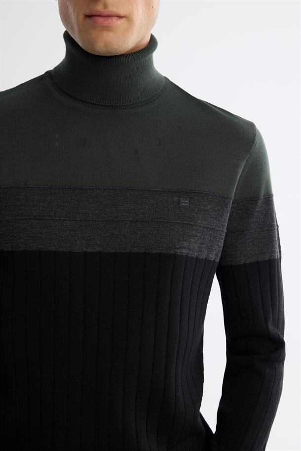 Haki Tam Balıkçı Yaka Blok Renkli Yün Karışımlı Kazak