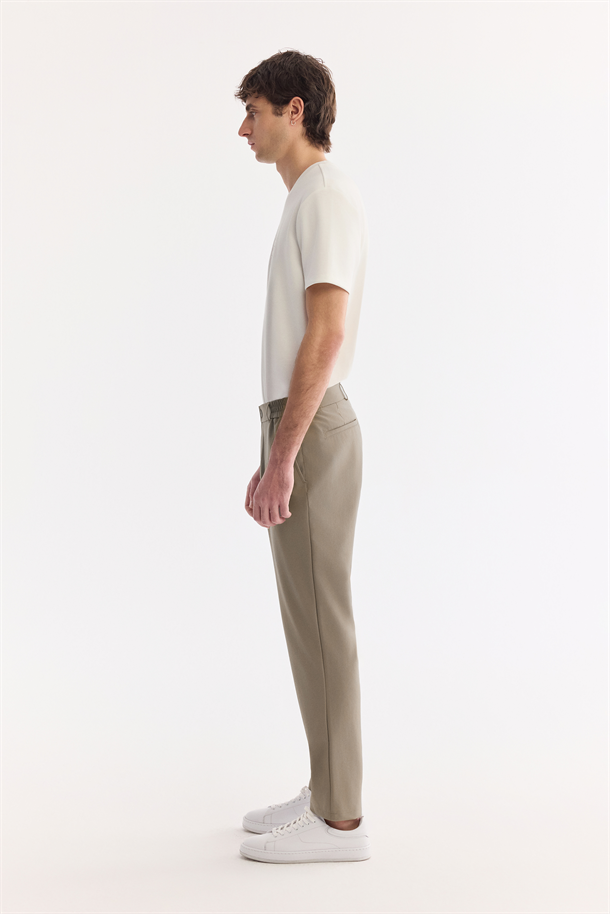 Haki Yanı Lastikli Kırışmaz Teknik Kumaş Chino Pantolon