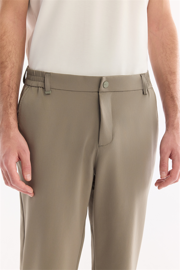 Haki Yanı Lastikli Kırışmaz Teknik Kumaş Chino Pantolon