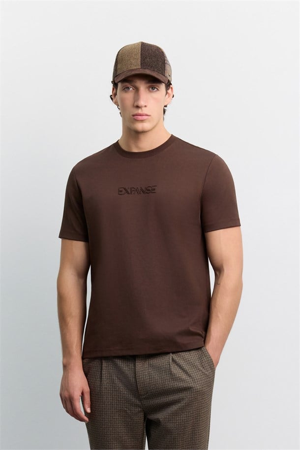 Kahve Bisiklet Yaka Nakışlı İnterlok T-Shirt
