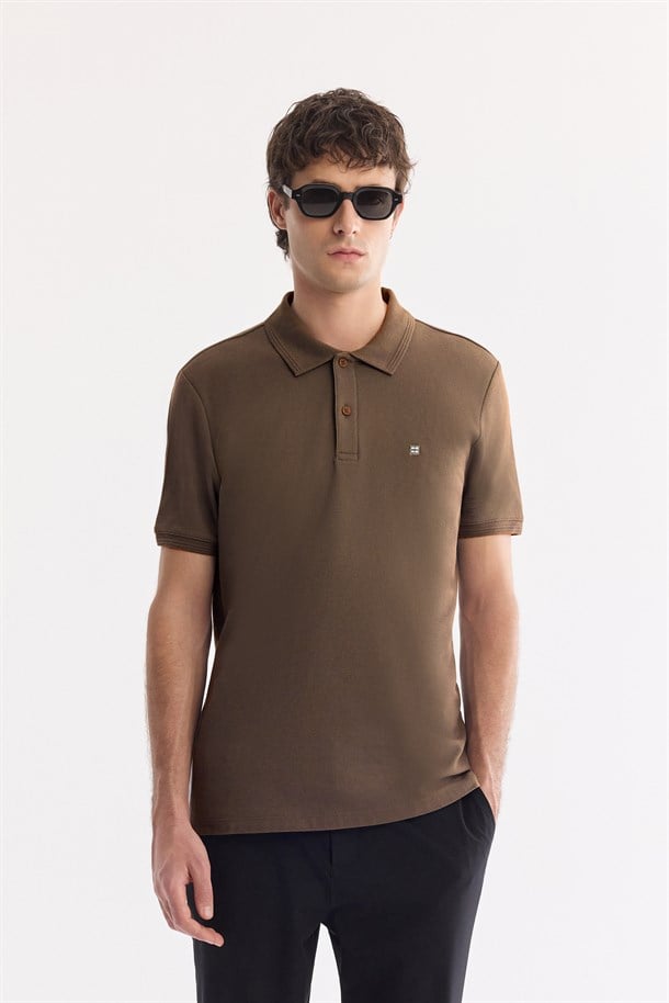 Kahverengi Kıvrılmaz Polo Yaka %100 Pamuk Basic T-Shirt