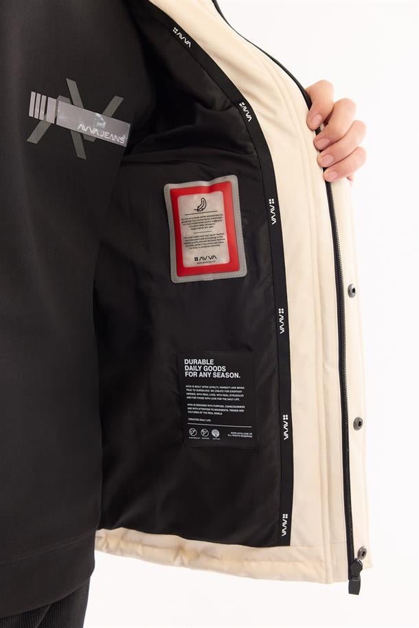 Kırık Beyaz Kapüşonlu %100 Kaz Tüyü Su İtici Rüzgar Geçirmez -10 Dereceye Dayanıklı Şişme Mont