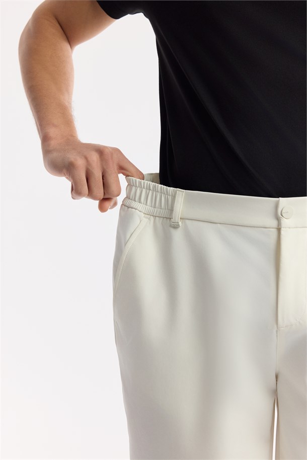 Kırık Beyaz Beli Lastikli Bi-Stretch Teknik Kumaş Şort