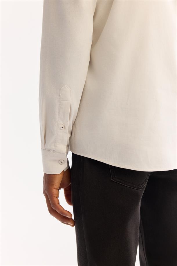 Kırık Beyaz Düğmeli Yaka %100 Pamuk Soft Touch Kadife Gömlek