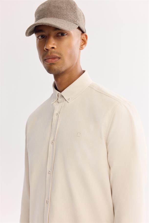 Kırık Beyaz Düğmeli Yaka %100 Pamuk Soft Touch Kadife Gömlek