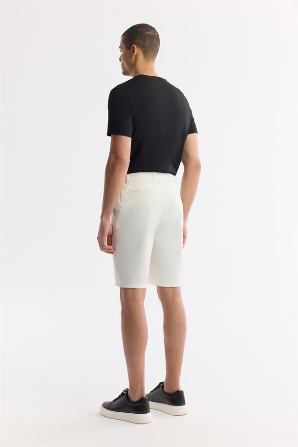 Kırık Beyaz Beli Lastikli Bi-Stretch Teknik Kumaş Şort