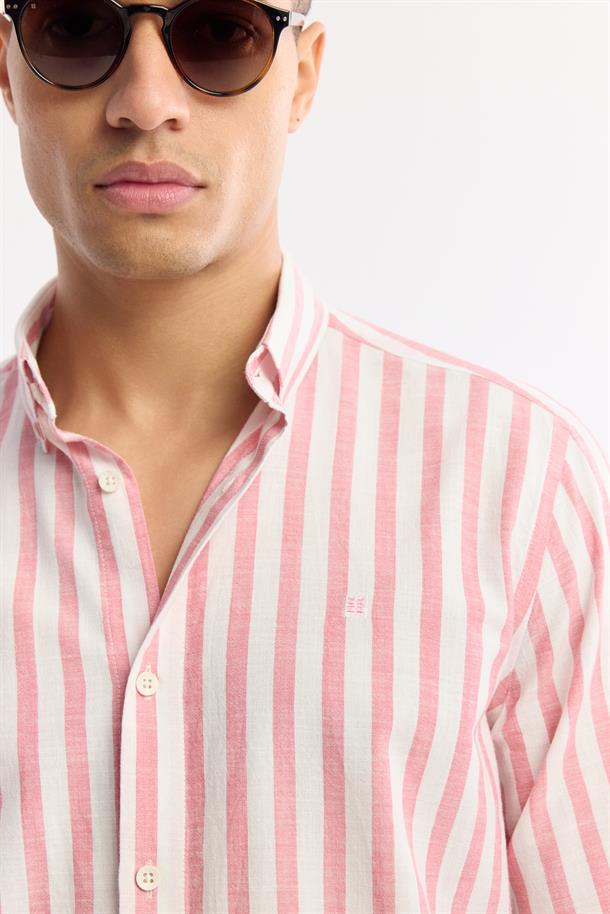 Kırmızı Düğmeli Yaka Çizgili %100 Pamuk Gömlek