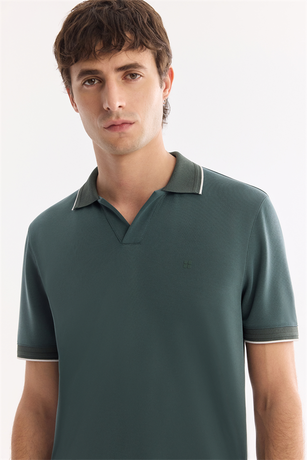 Koyu Yeşil Polo Yaka Düğmesiz Kolay Ütülenen T-Shirt