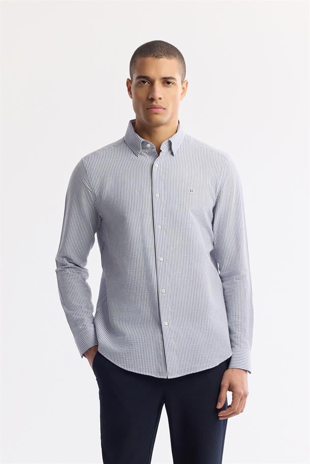 Lacivert Alttan Britli Yaka Çizgili Gofreli Gömlek