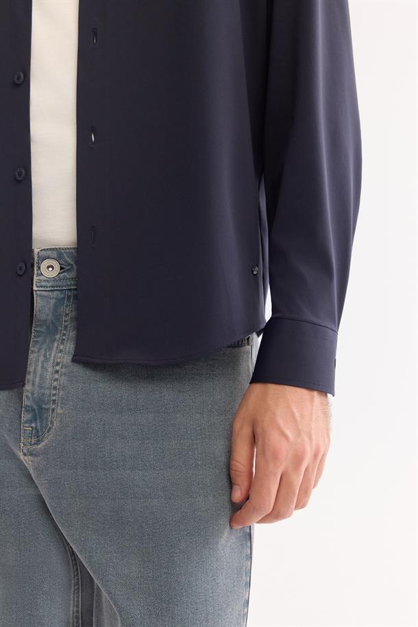 Lacivert Düğmeli Yaka Hızlı Kuruyan Non-Iron Gömlek