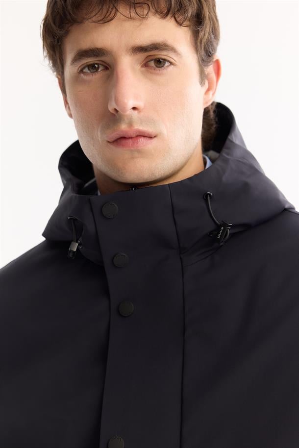 Lacivert Kapüşonlu Su İtici Rüzgar Geçirme -7 Dereceye Dayanıklı Mont