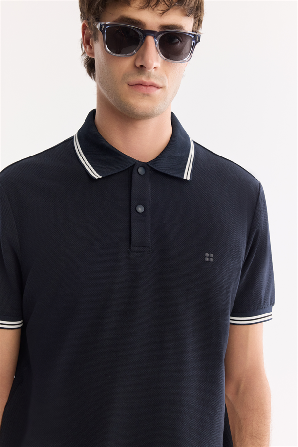 Lacivert Kıvrılmaz Polo Yaka Pamuklu Teknik Kumaş T-Shirt