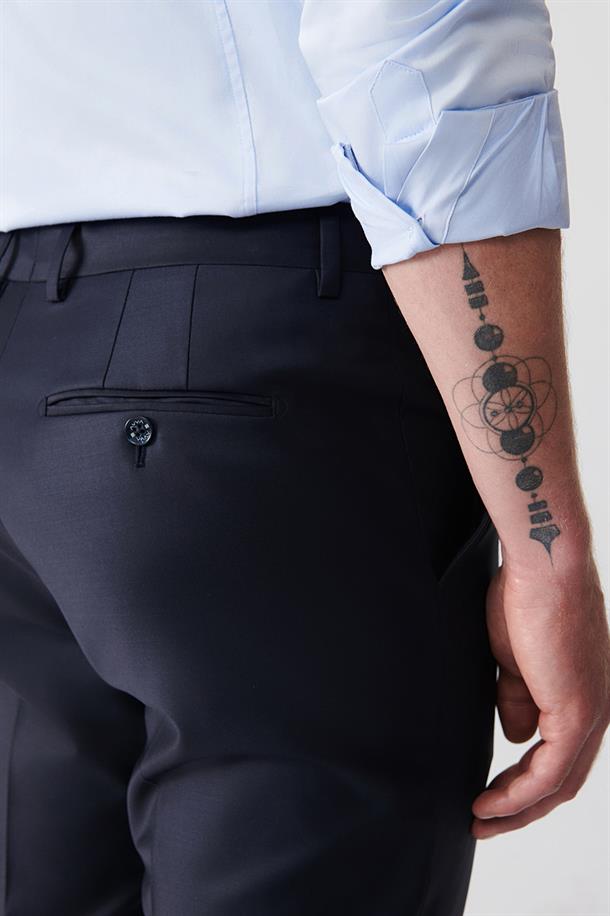 Lacivert Kırlangıç Yaka Çift Yırtmaçlı Astarlı Yün Karışımlı Takım Elbise