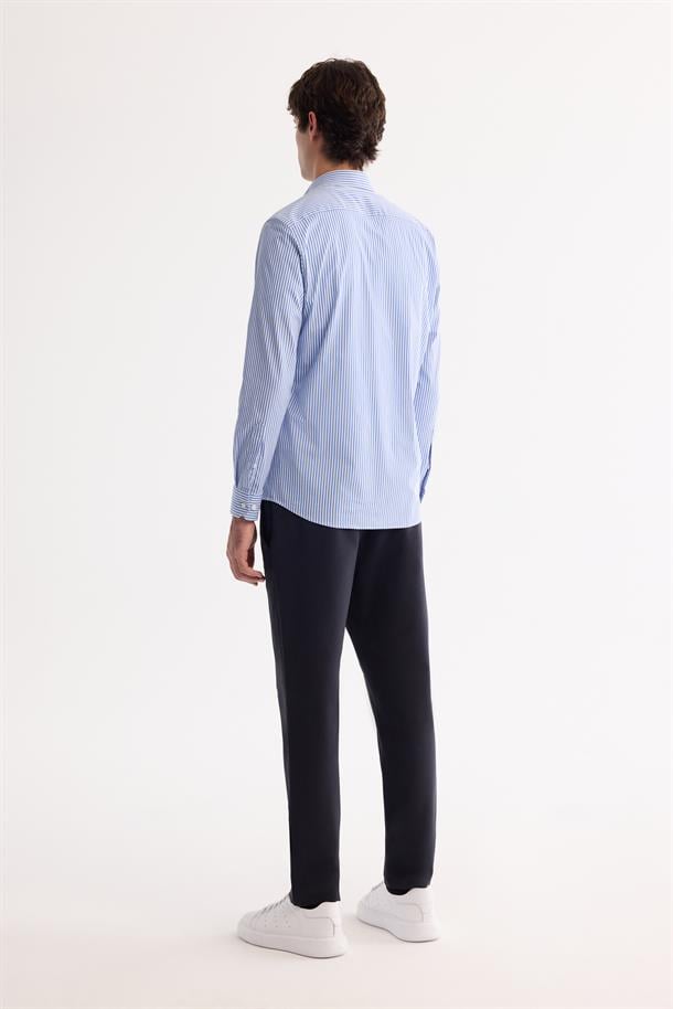 Mavi Düğmeli Yaka Kolay Ütülenen Gömlek