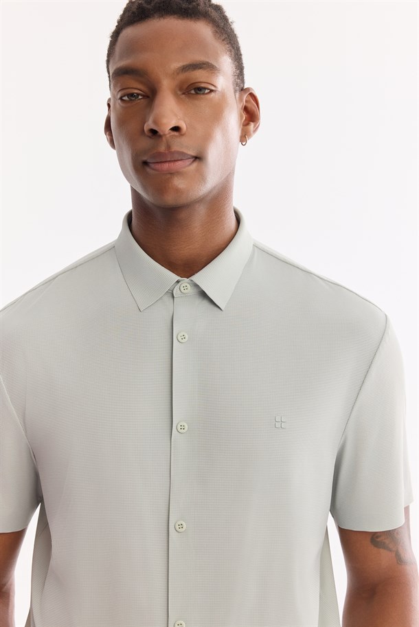 Mint Yeşil Klasik Yaka Teknik Kumaş Comfort Fit Kısa Kol Gömlek