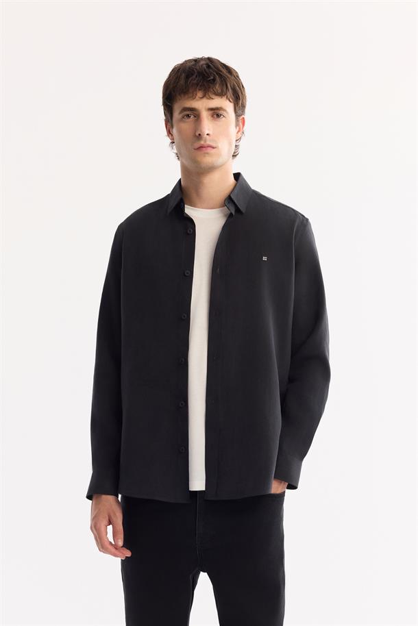 Siyah Düğmeli Yaka Soft Touch Gömlek