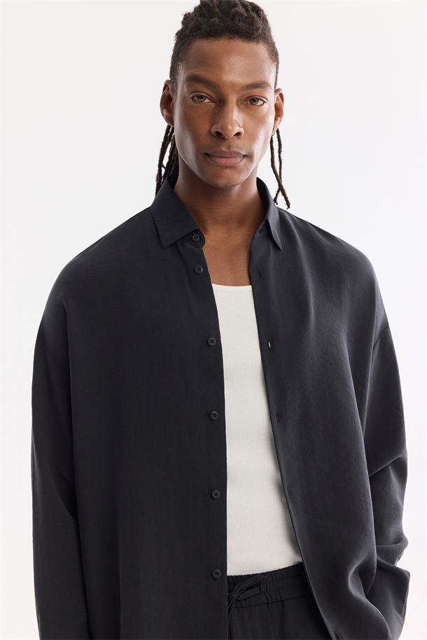 Siyah Alttan Britli Yaka Nefes Alan Soft Touch Gömlek