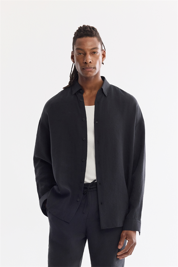 Siyah Alttan Britli Yaka Nefes Alan Soft Touch Gömlek