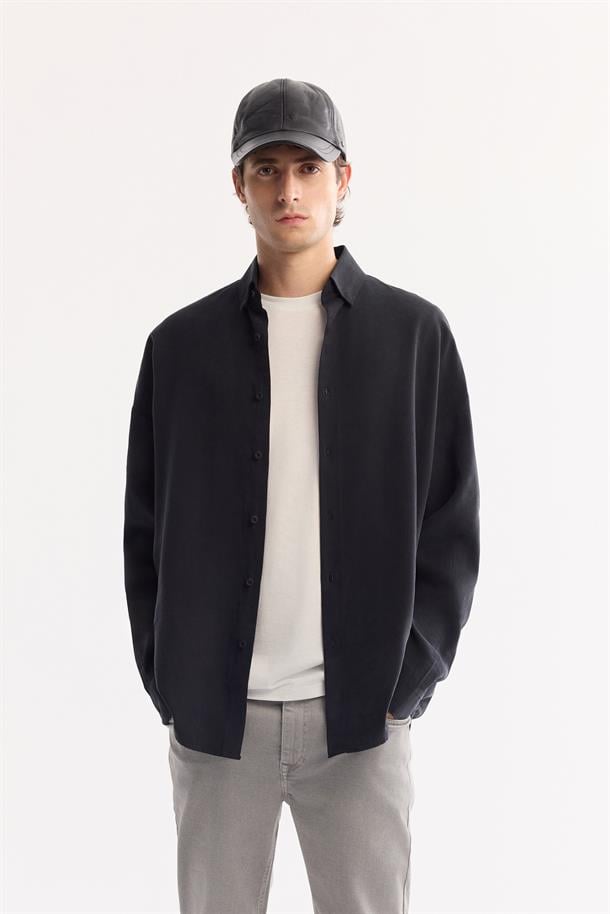 Siyah Düğmeli Yaka Soft Touch Oversize Gömlek