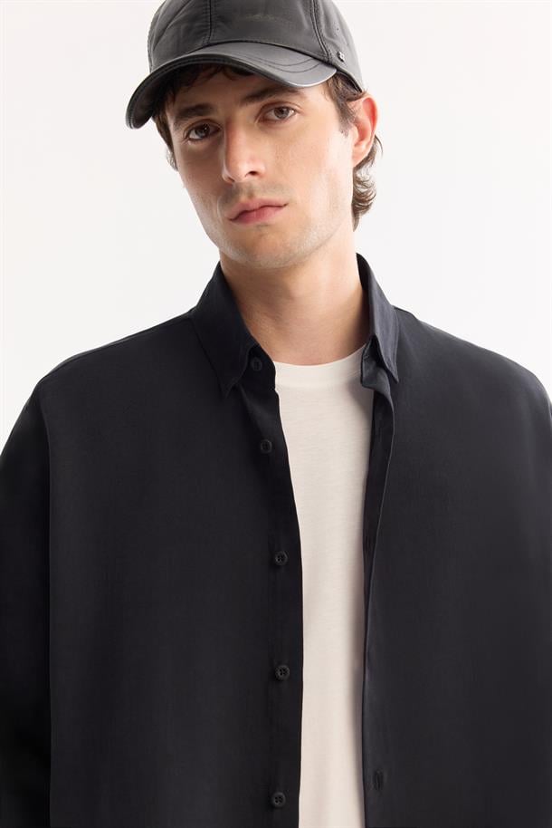 Siyah Düğmeli Yaka Soft Touch Oversize Gömlek