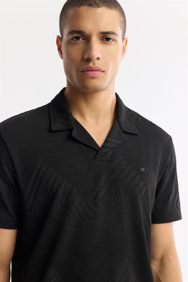 Siyah Apaj Yaka Çizgili Jakarlı Elastan T-Shirt