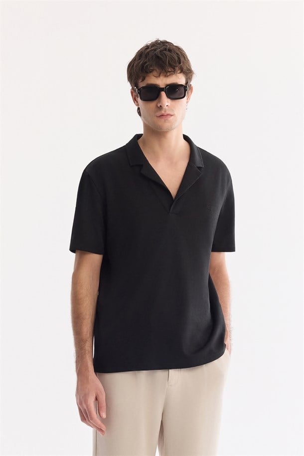Siyah Apaj Yaka Kolay Ütülenen T-Shirt