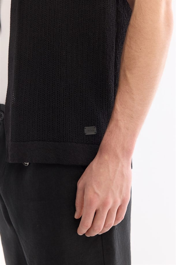 Siyah Apaj Yaka Önden Düğmeli Soft Touch Kısa Kollu Triko T-Shirt