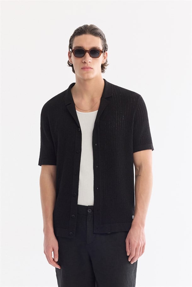 Siyah Apaj Yaka Önden Düğmeli Soft Touch Kısa Kollu Triko T-Shirt