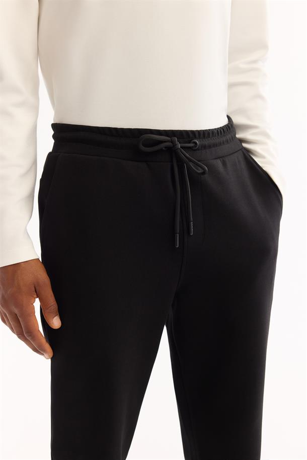 Siyah Beli Lastikli Bağcıklı Pamuklu Bi-Stretch Eşofman Altı