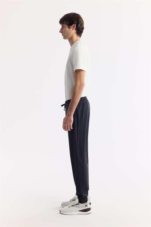 Siyah Beli Lastikli Bağcıklı Teknik Kumaş Eşofman Altı