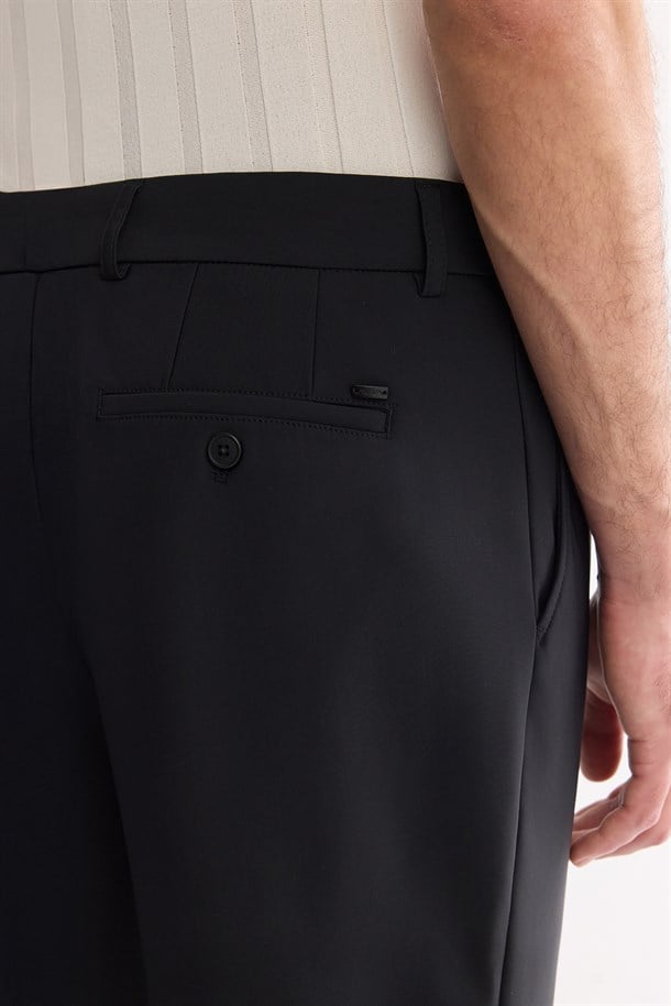 Siyah Beli Lastikli Teknik Kumaş Pantolon