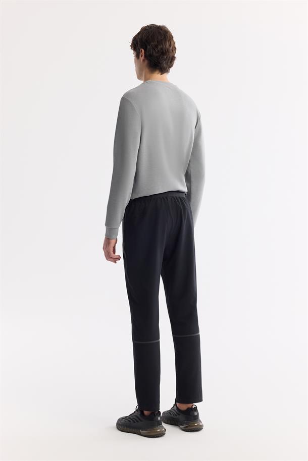 Siyah Beli Lastikli Teknik Kumaş Eşofman Altı