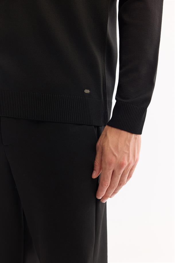 Siyah Bisiklet Yaka Çizgili Triko Kazak