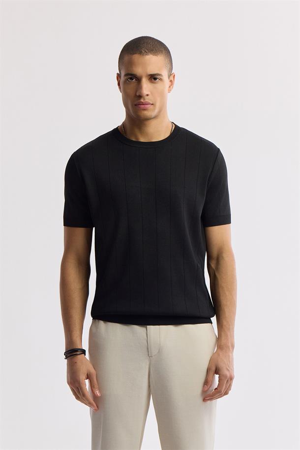 Siyah Bisiklet Yaka Triko T-Shirt