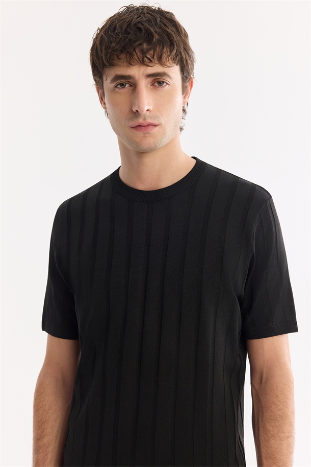 Siyah Bisiklet Yaka Kolay Ütülenen Kırışmaz Triko T-shirt