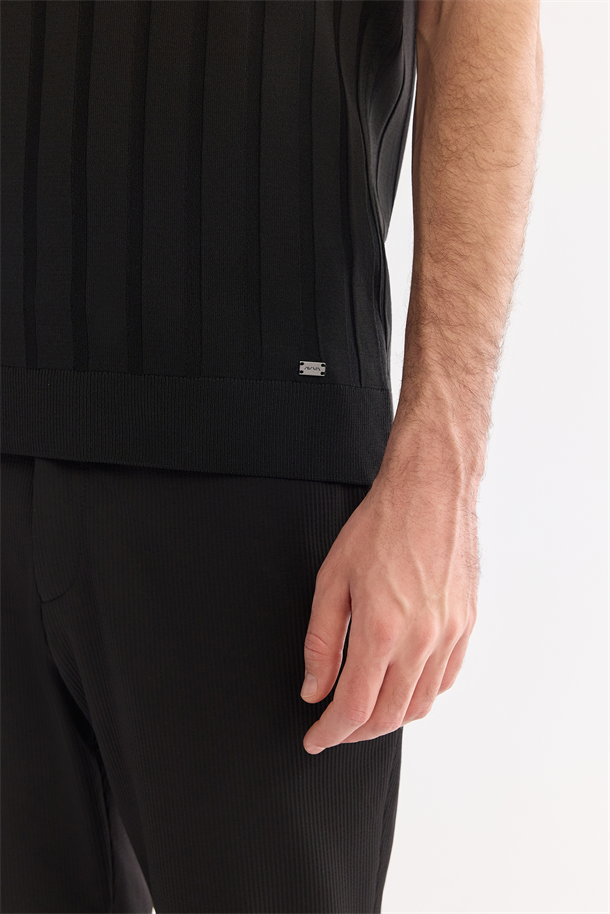 Siyah Bisiklet Yaka Kolay Ütülenen Kırışmaz Triko T-shirt