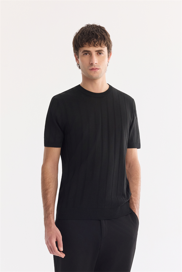 Siyah Bisiklet Yaka Kolay Ütülenen Kırışmaz Triko T-shirt