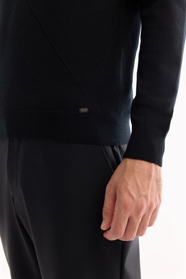 Siyah Bisiklet Yaka Soft Touch Dokulu Triko Kazak