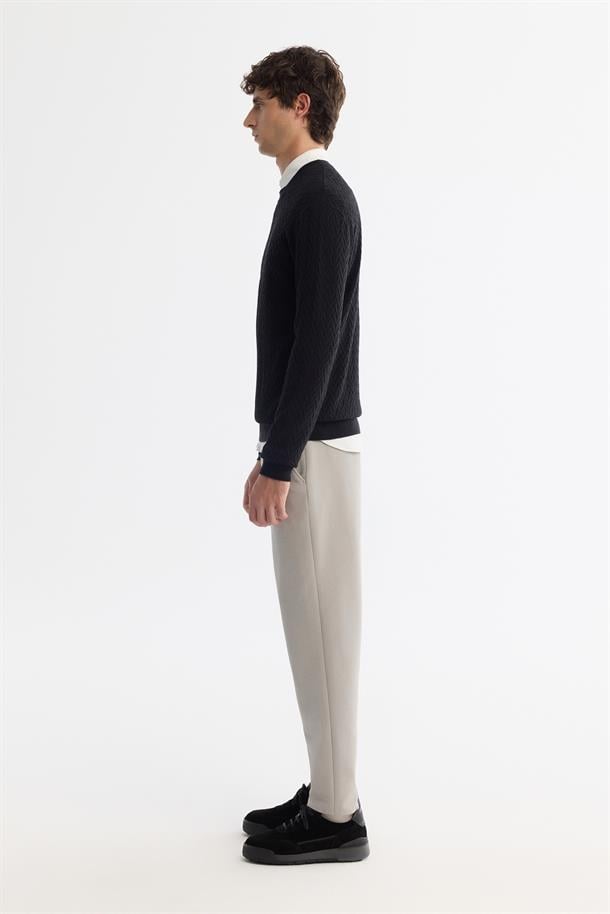 Siyah Bisiklet Yaka Jakarlı Soft Touch Triko Kazak