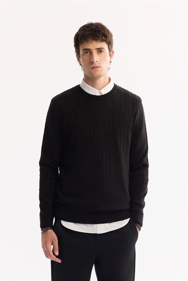 Siyah Bisiklet Yaka %100 Akrilik Dokulu Triko Kazak