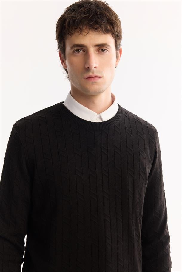 Siyah Bisiklet Yaka %100 Akrilik Dokulu Triko Kazak