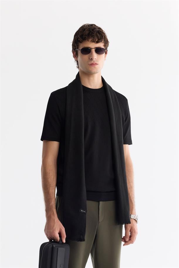 Siyah Bisiklet Yaka Jakarlı Rayon Triko T-Shirt