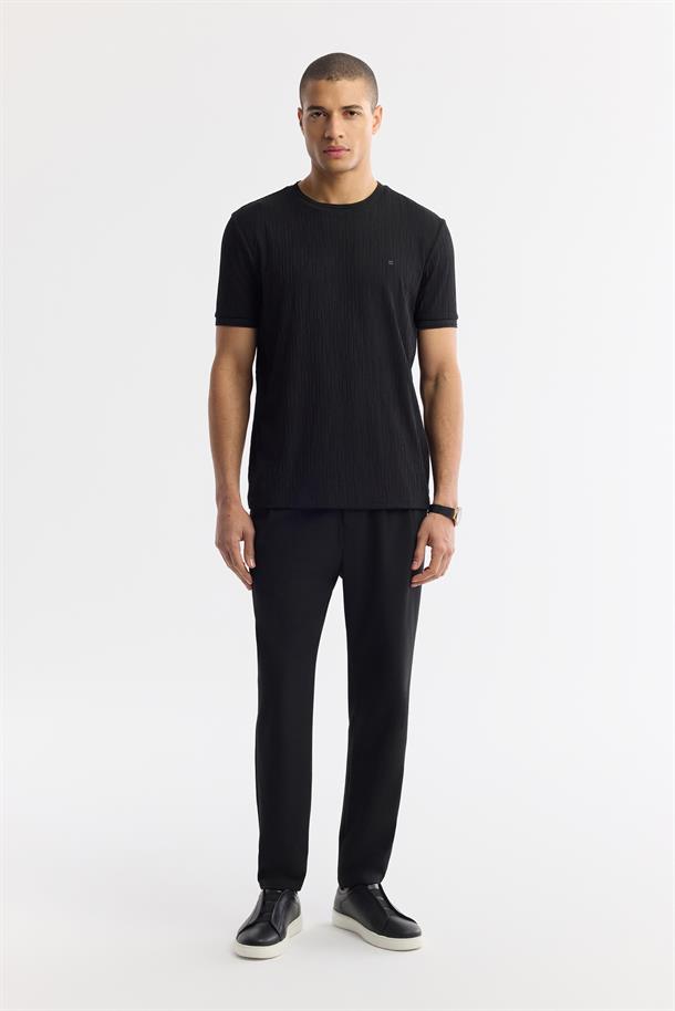 Siyah Bisiklet Yaka Jakarlı Elastan T-Shirt