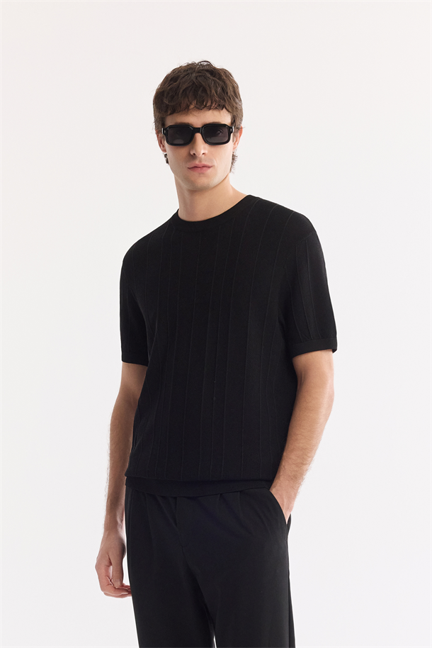 Siyah Bisiklet Yaka Kolay Ütülenen Kırışmaz Triko T-Shirt