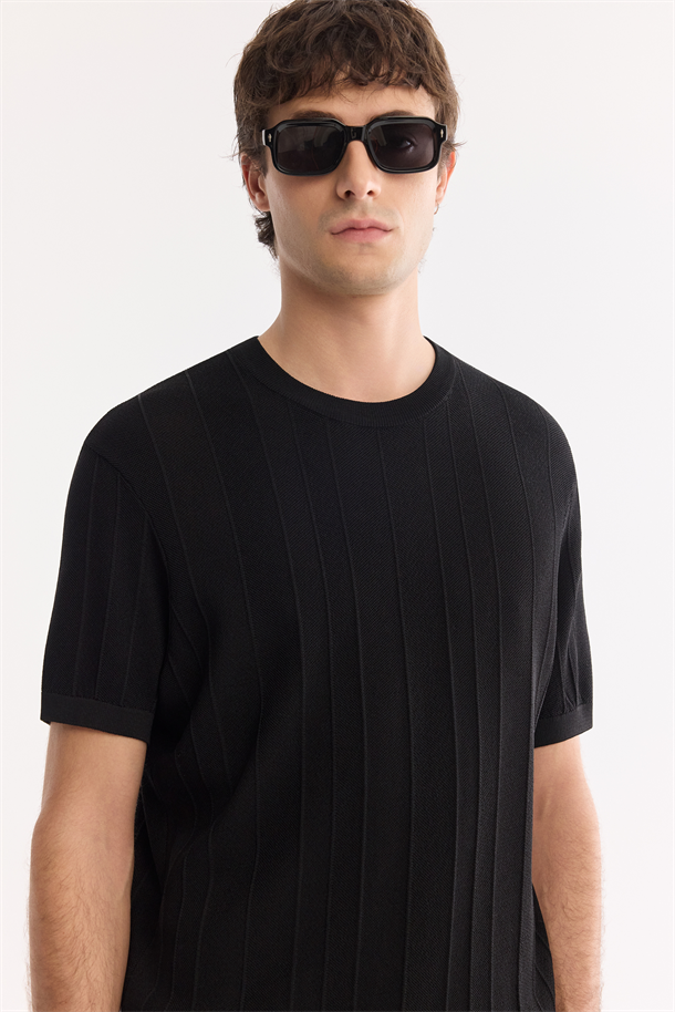 Siyah Bisiklet Yaka Kolay Ütülenen Kırışmaz Triko T-Shirt