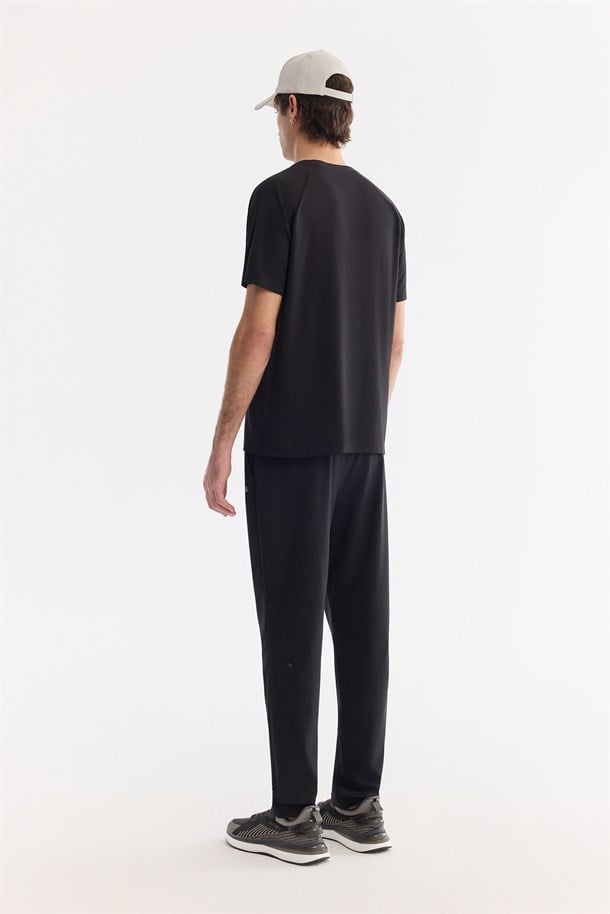 Siyah Bisiklet Yaka Baskılı Soft Touch Nefes Alan T-Shirt