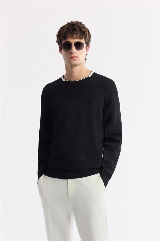 Siyah Bisiklet Yaka Dokulu Rayon Triko Kazak