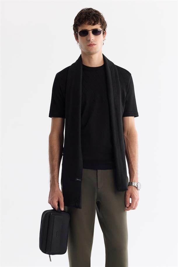 Siyah Bisiklet Yaka Jakarlı Rayon Triko T-Shirt