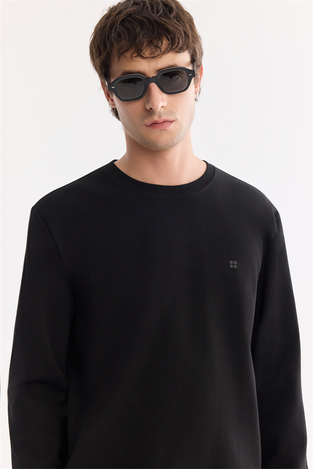 Siyah Bisiklet Yaka Pamuklu Kolay Ütülenen Sweatshirt